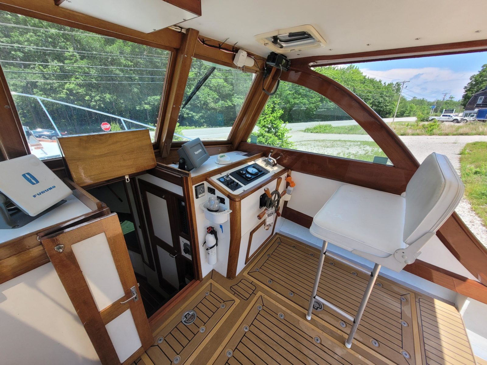 Featured Listing: 1996 Webbers Cove Pemaquid Beach 26 - DiMillo's Yacht ...